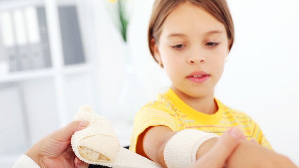 Dog bite attorneys in Summerville gather records from visits like this one, where a clinician wraps a girl's forearm in a bandage
