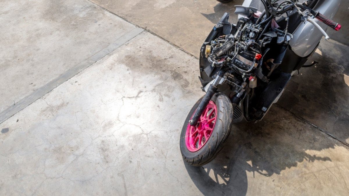 A damaged motorcycle sits on cracked concrete, the kind of loss motorcycle accident attorneys in Summerville trace to uninsured drivers