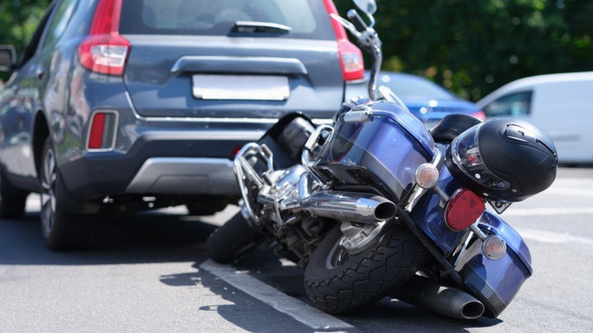 A touring motorcycle lies on its side behind a gray SUV, a scene motorcycle accident lawyers in Charleston County document with care
